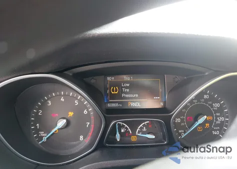 2017 Ford Focus Se z USA, uszkodzony, nr VIN 1FADP3F2XHL309532